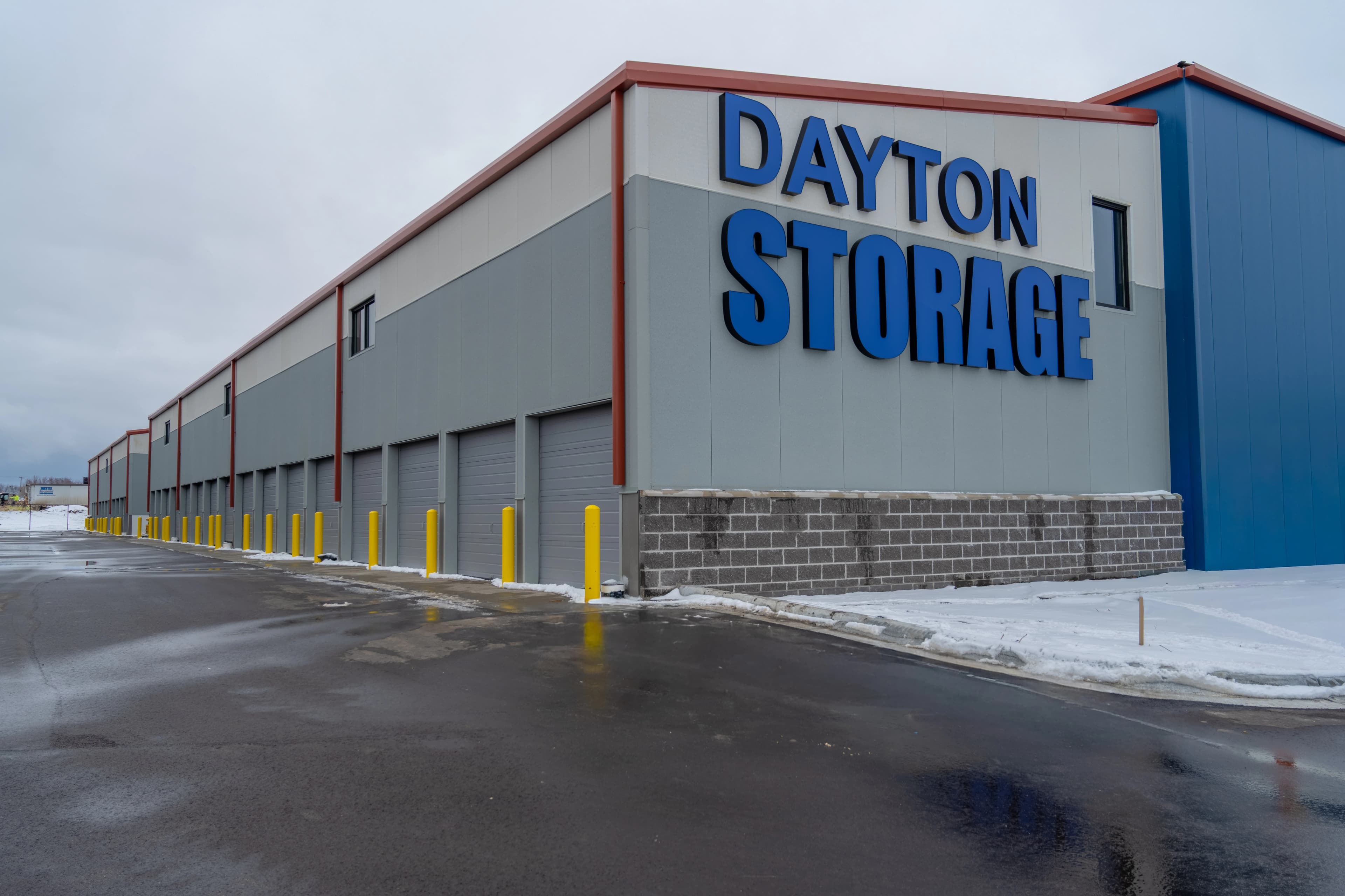 Hybrid steel building used for mini storage